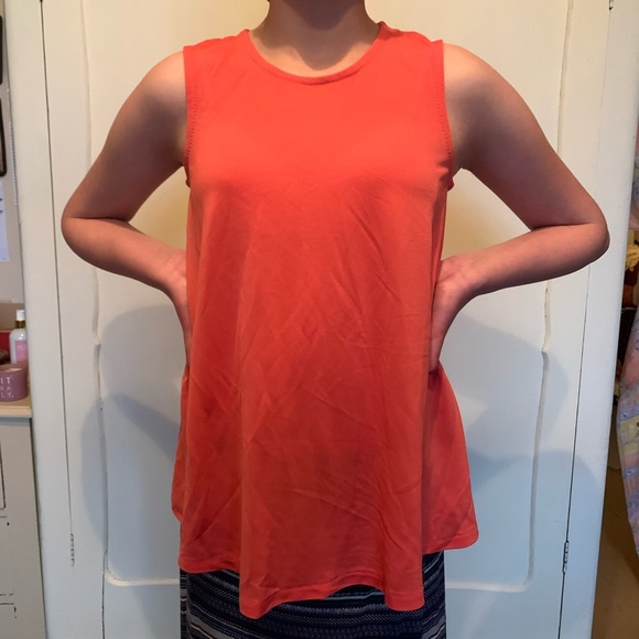 Country Road Back Drape Detail Top Small - Picture 2 of 9